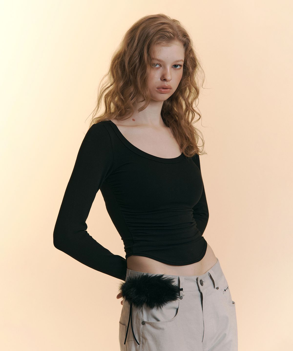 플리즈노팔로우(PLEASENOFOLLOW) 25FW New MOMO Shirring Top (Black)