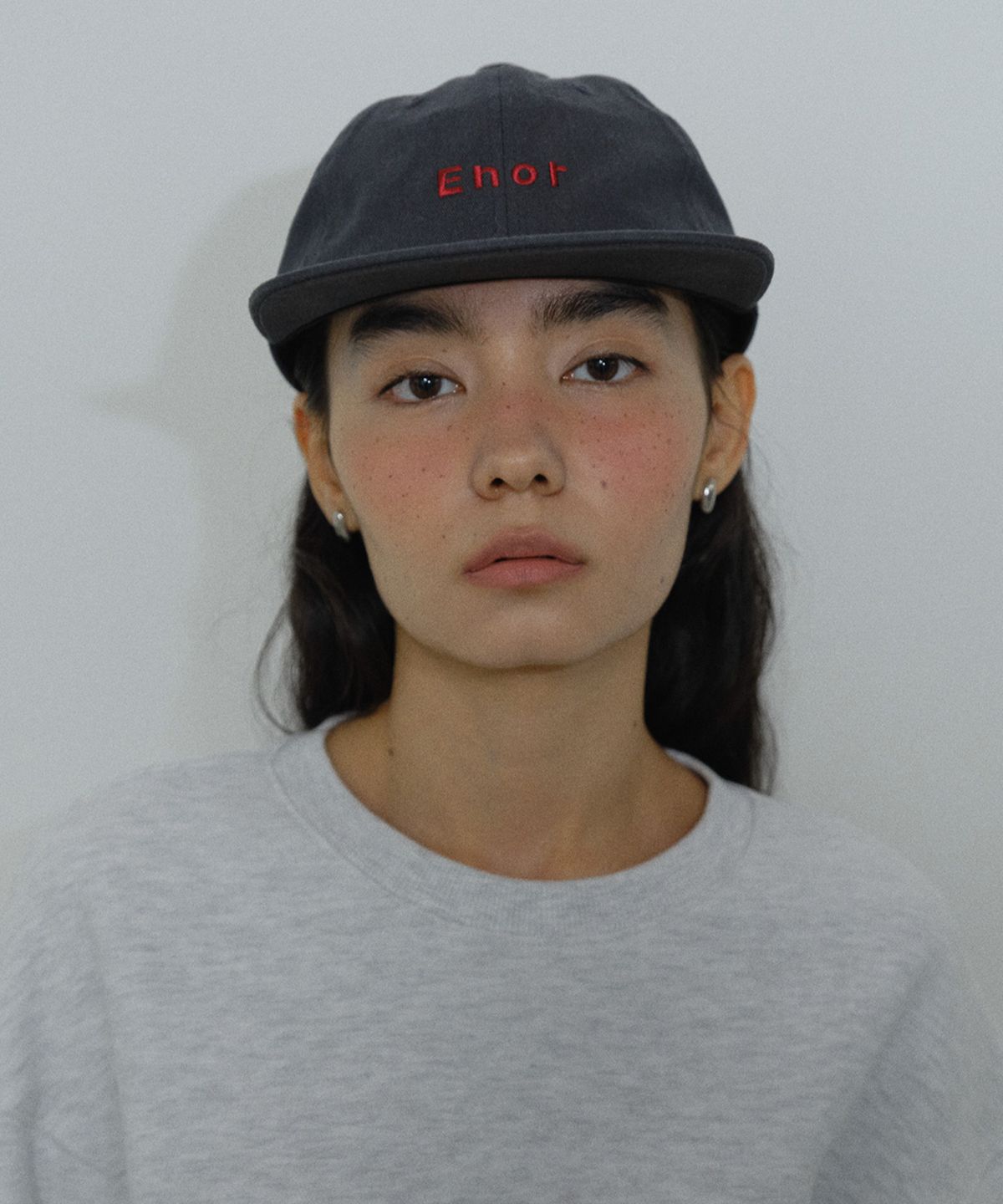 엔오르(EN OR) [CORE] ENOR SMALL LOGO BALL CAP - CHARCOAL