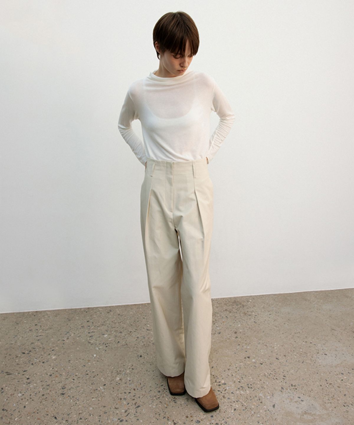 더룸(THELOOM) TAPERED TROUSERS_LIGHT BEIGE