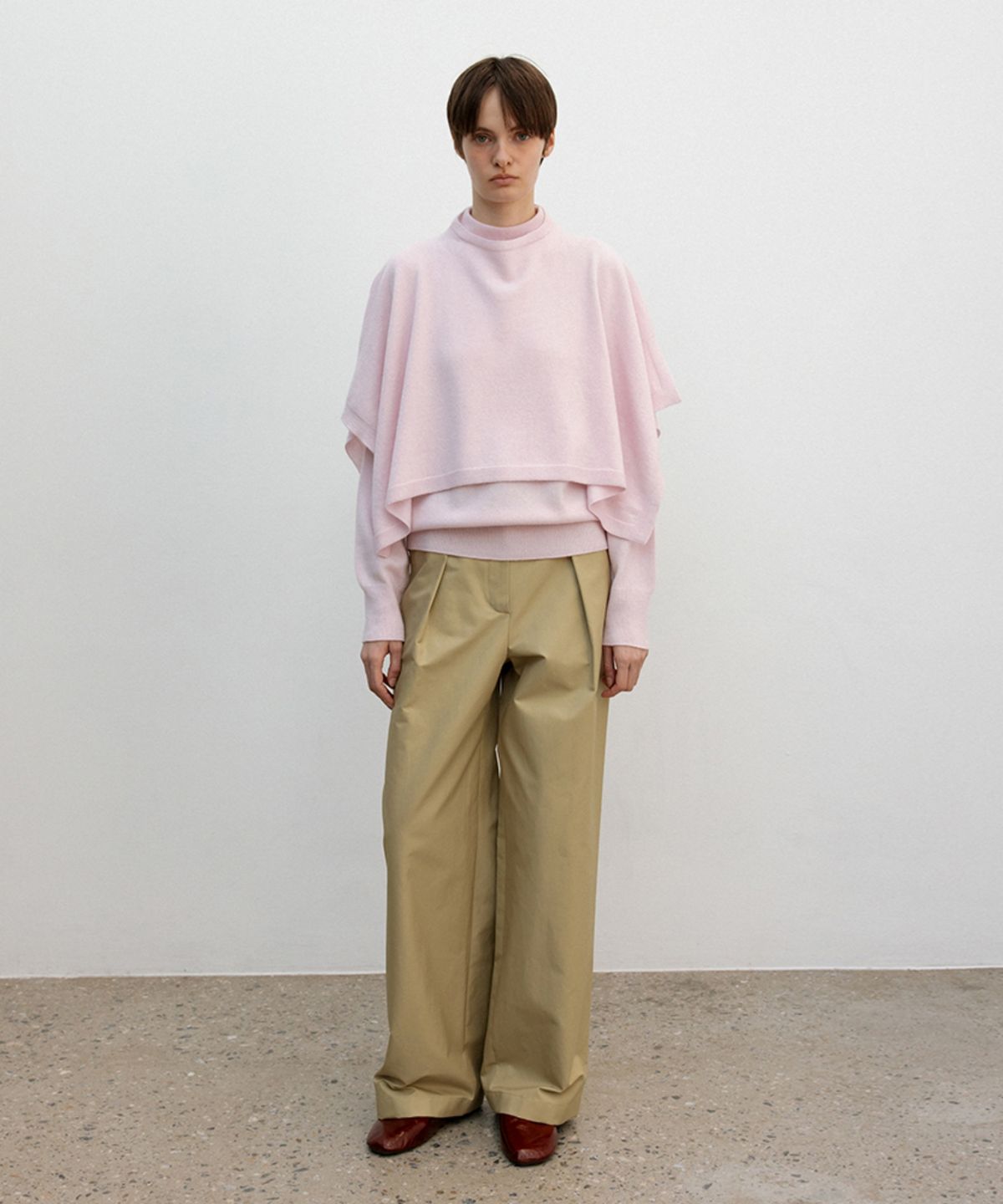 더룸(THELOOM) TAPERED TROUSERS_KHAKI