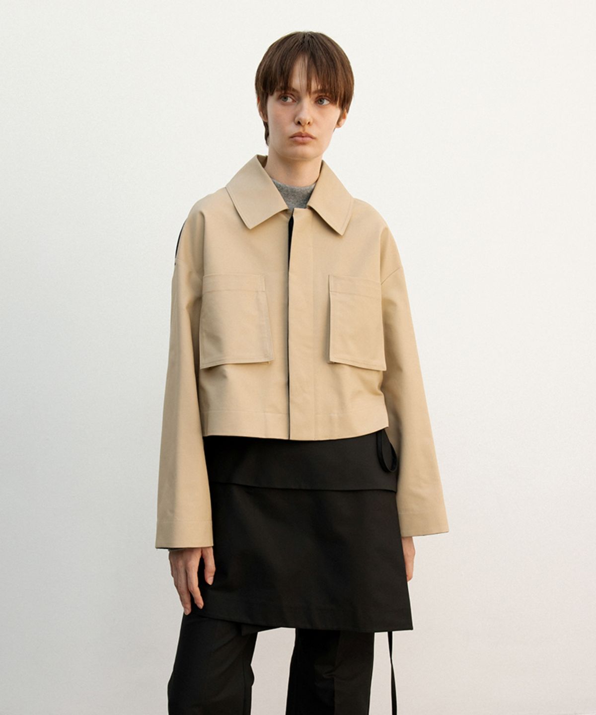 더룸(THELOOM) BACK FLARE SHORT COAT_BEIGE