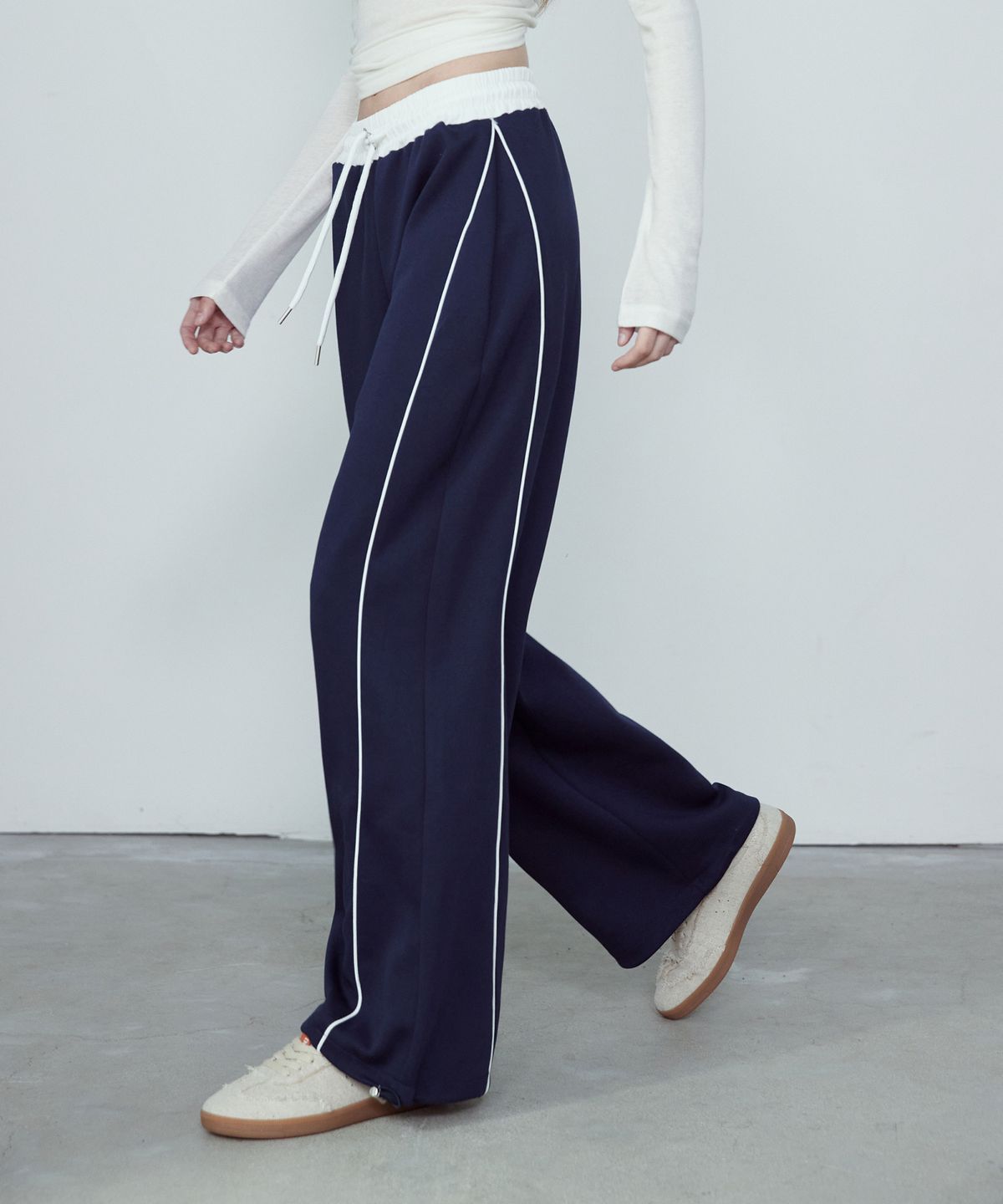 논앤논(NON AND NON) CONTOUR LINE TWO-WAY BANDING WIDE PANT_NFTR5307