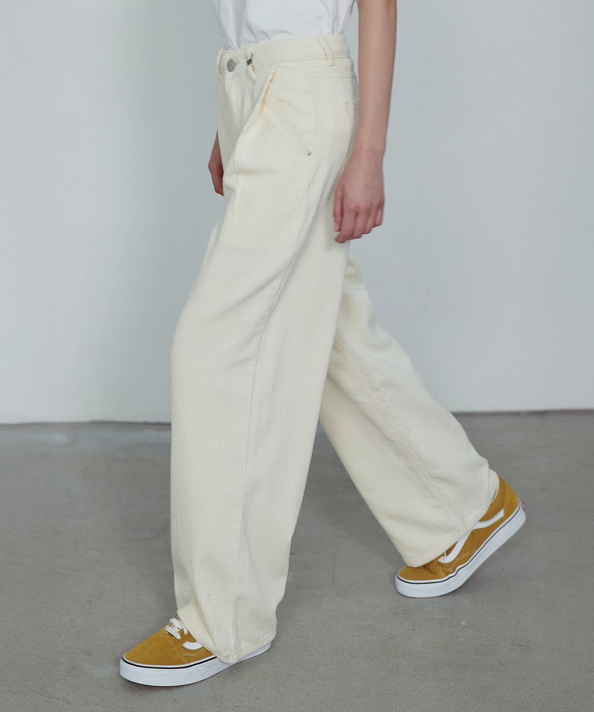 논앤논(NON AND NON) VERTICAL TUCK CORDUROY WIDE PANTS_NFPT5306