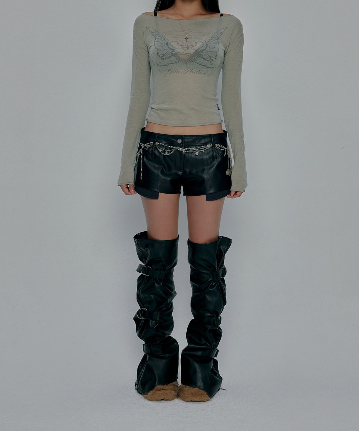 길라아카이브(GILAARCHIVE) SHIRRING LEATHER SHORTS_BLACK