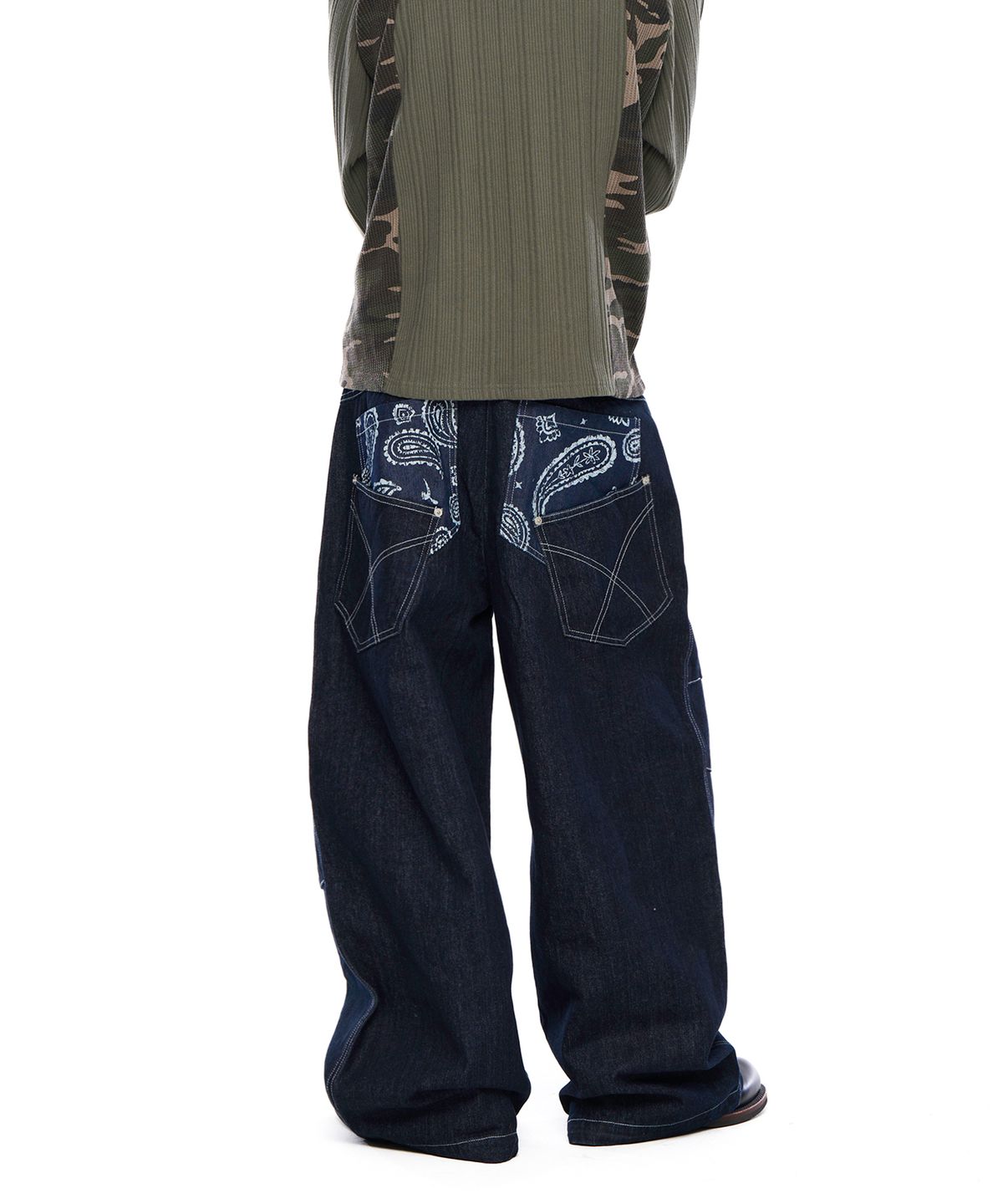 아캄(AAKAM) Knee Pin-Tuck Paisley Denim Pants (Blue)