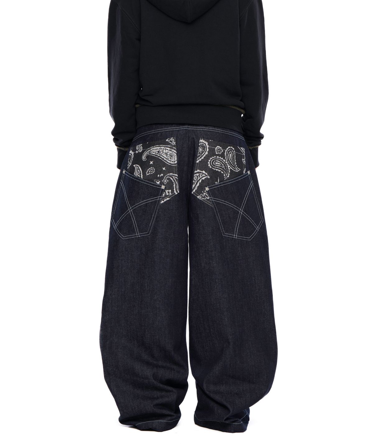 아캄(AAKAM) Knee Pin-Tuck Paisley Denim Pants (Black)