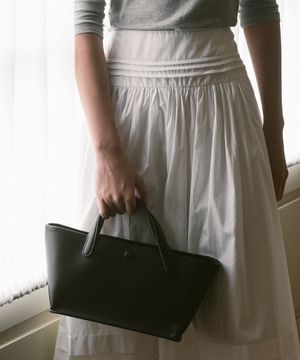 언 파우치 토트 백 - 블랙