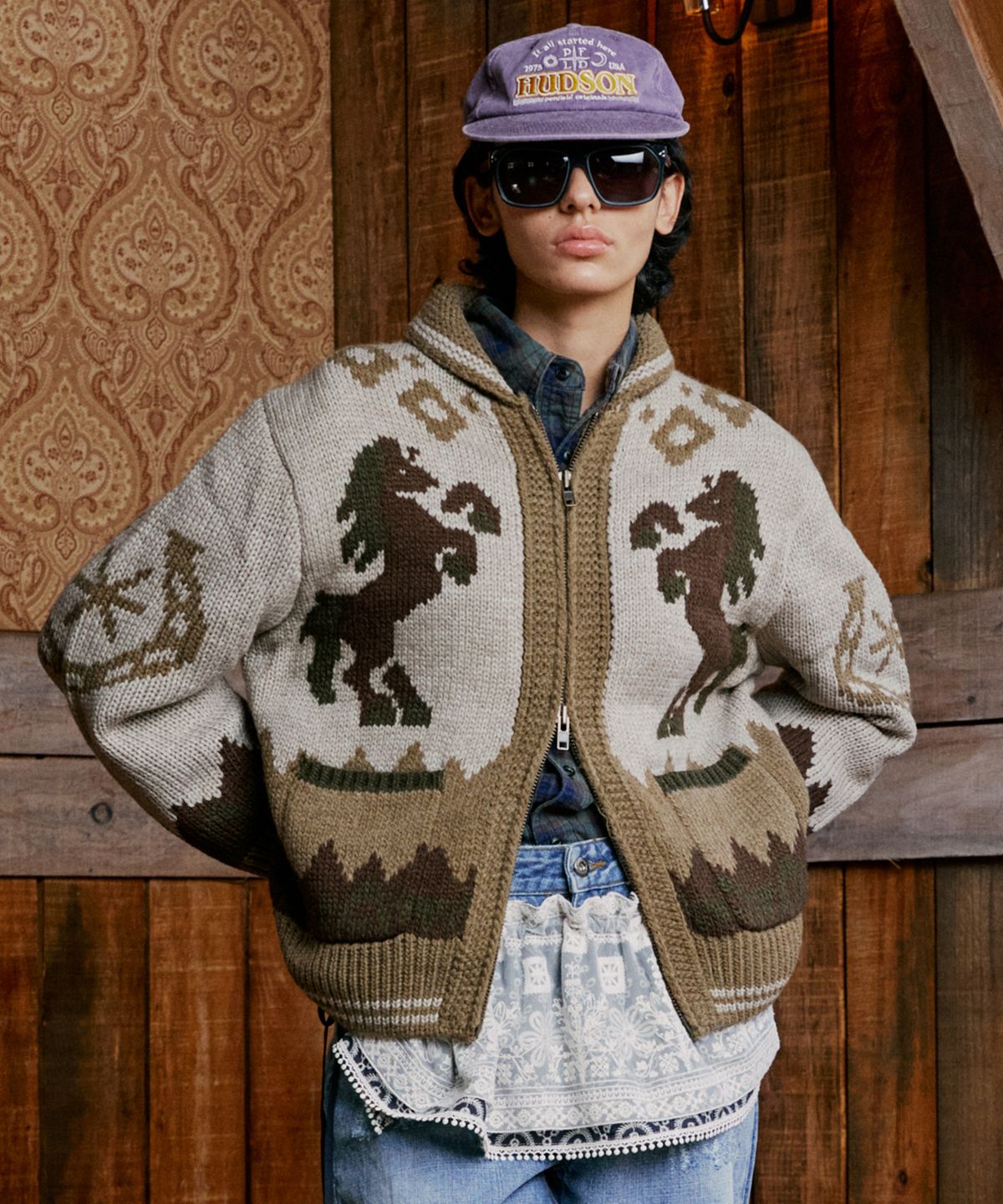 펜필드(PENFIELD) 빈티지 웨스턴 드로잉 코위찬 니트 집업 베이지_FR4KJ04U