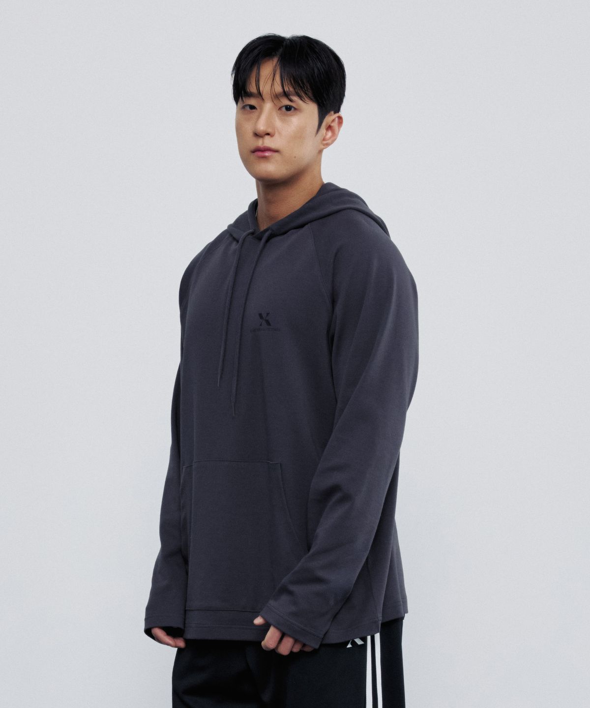 엠페브(MFAV) 메가핏 심볼 후드 롱슬리브 차콜