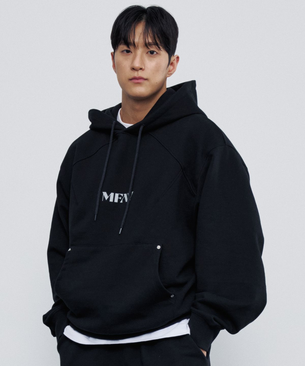 엠페브(MFAV) 노매드 다트 리벳 후드티 블랙