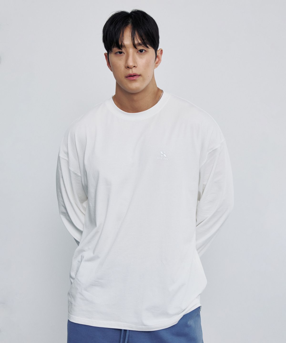 엠페브(MFAV) 컴포트 스트레치 롱 슬리브 화이트