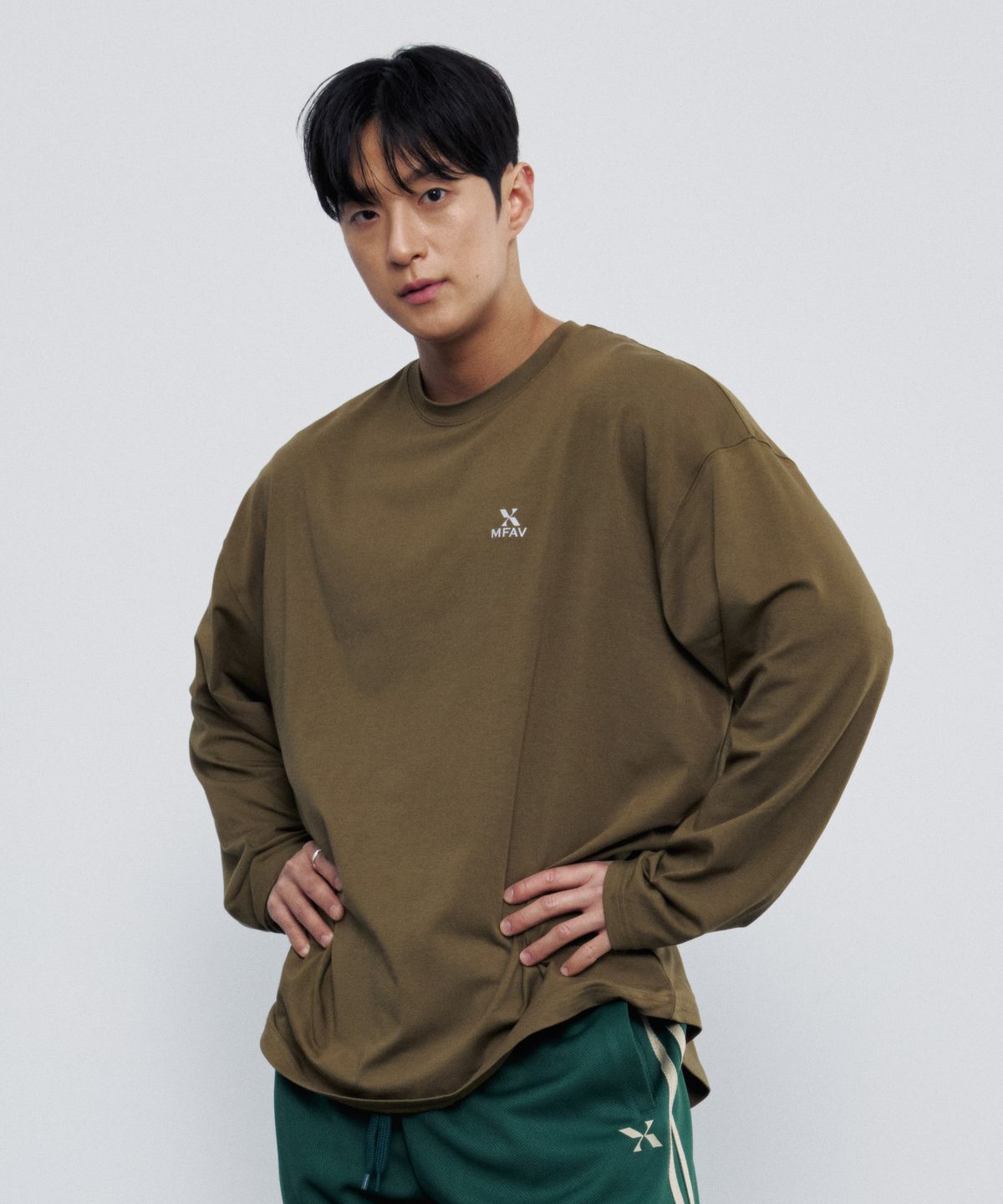 엠페브(MFAV) 컴포트 스트레치 롱 슬리브 카키