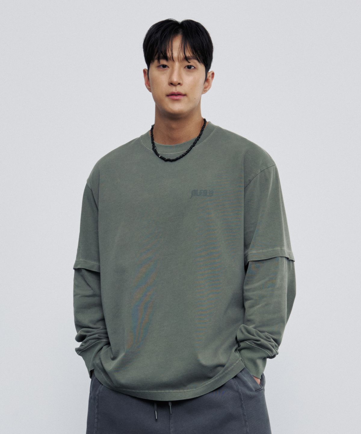 엠페브(MFAV) 레이어드 그런지 피그먼트 롱 슬리브 카키
