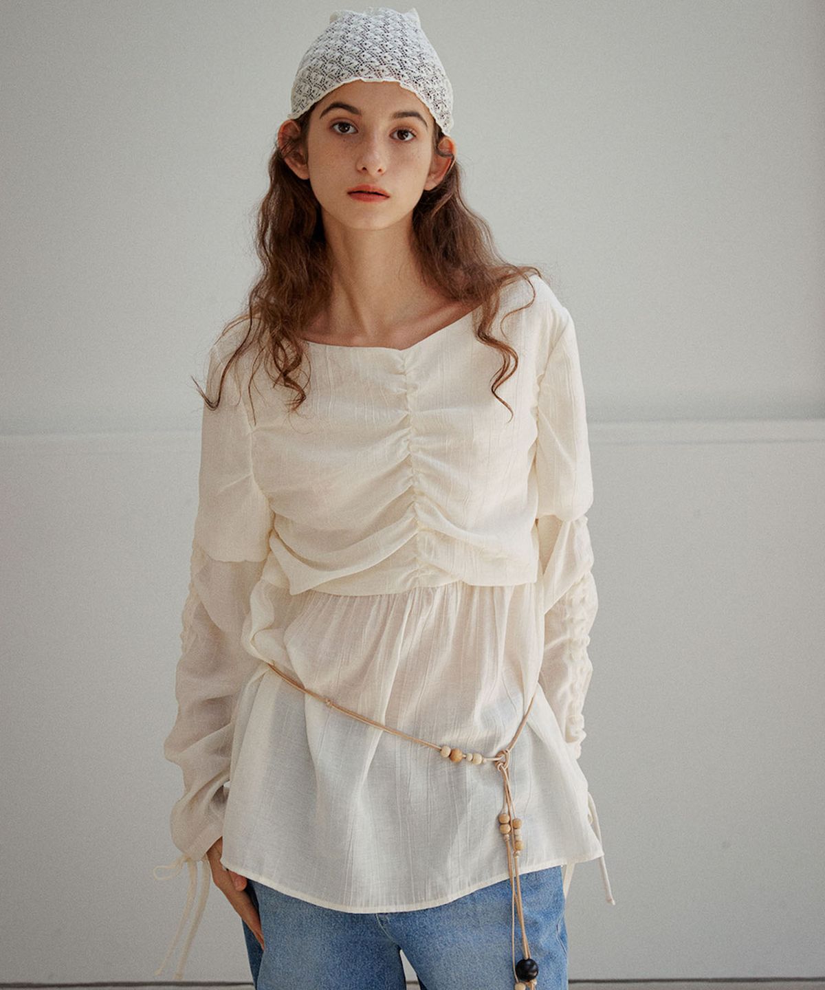 아우로(OURO) WRINKLE SHIRRING BLOUSE [ CREAM ]