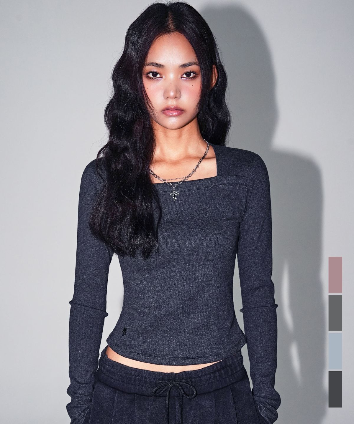 어반드레스(AVANDRESS) Pigment Back Hole Long Sleeve_4Colors