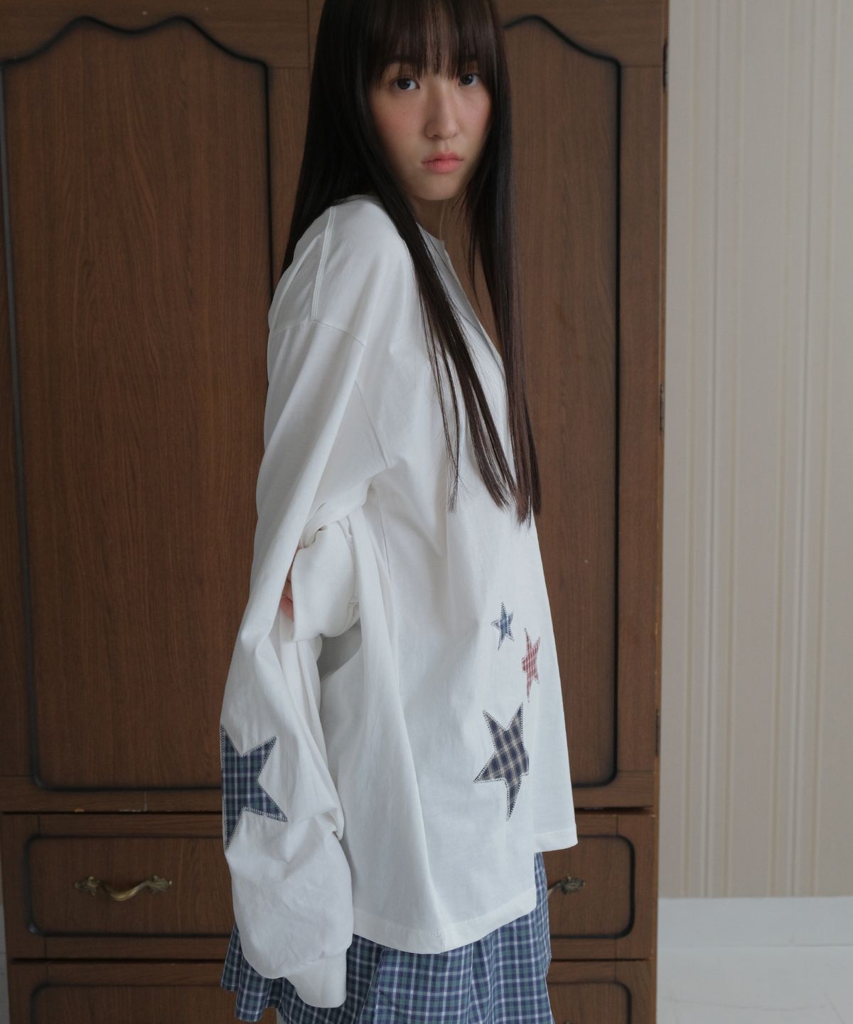 바니쉬먼트(VANISHMENT) Star patchwork long sleeve tee_ivory