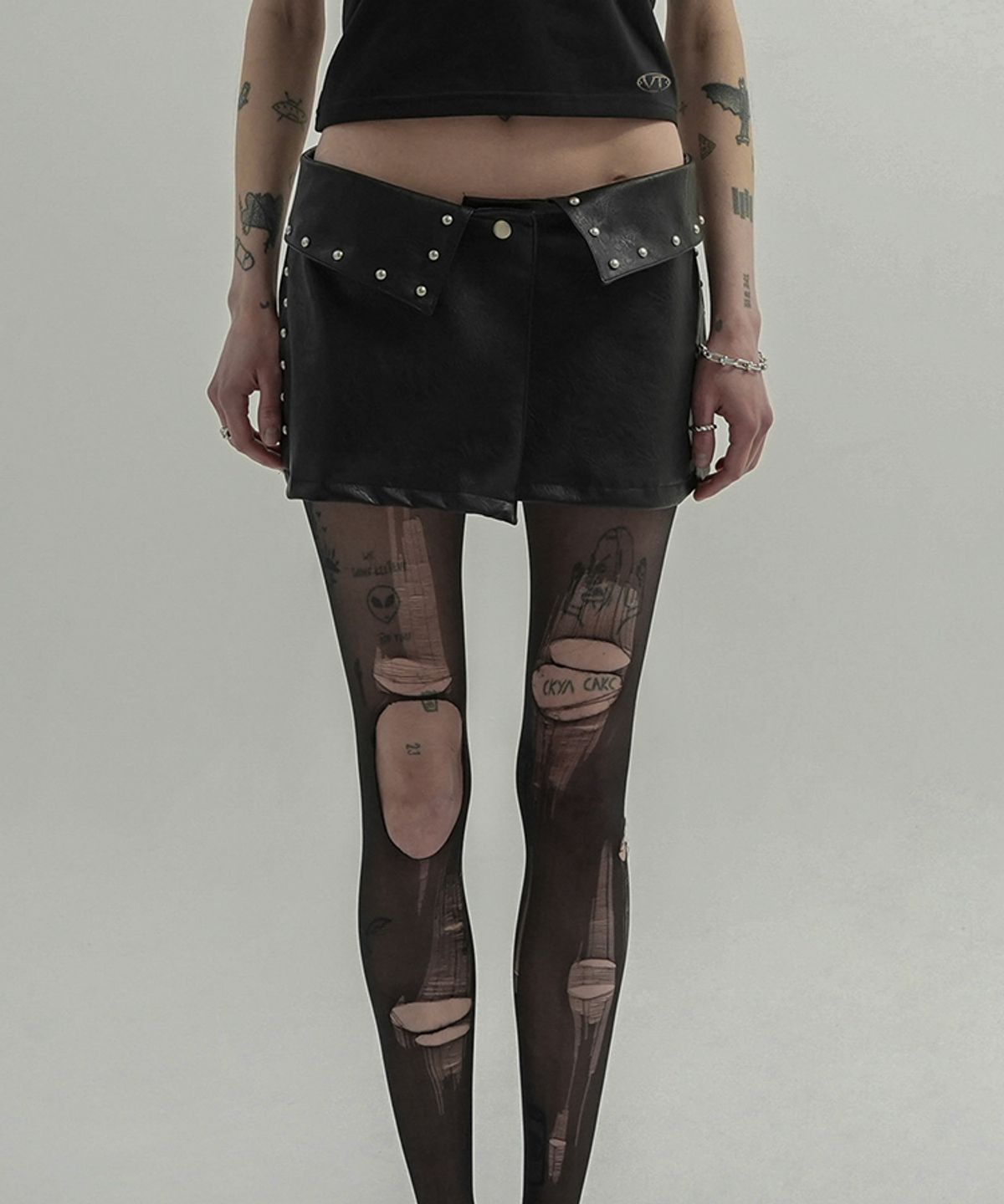 분트(VOONT) Bolt Stud Leather Skirt (BLACK)