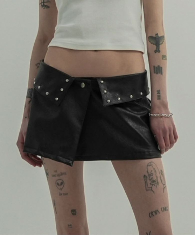 Bolt Stud Leather Skirt (BLACK)