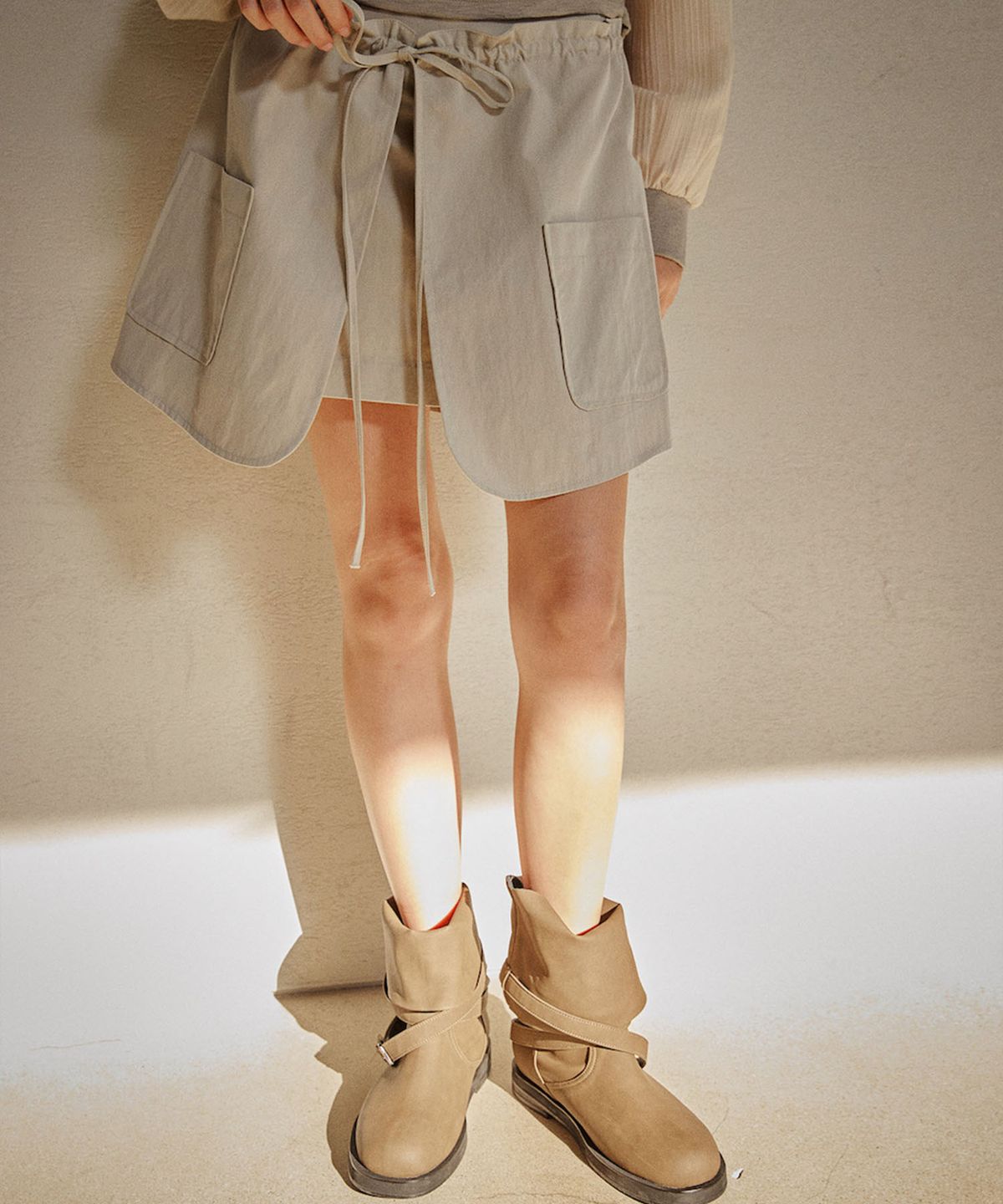 아우로(OURO) COWGIRL POCKET SKIRT [ PALE GRAY ]
