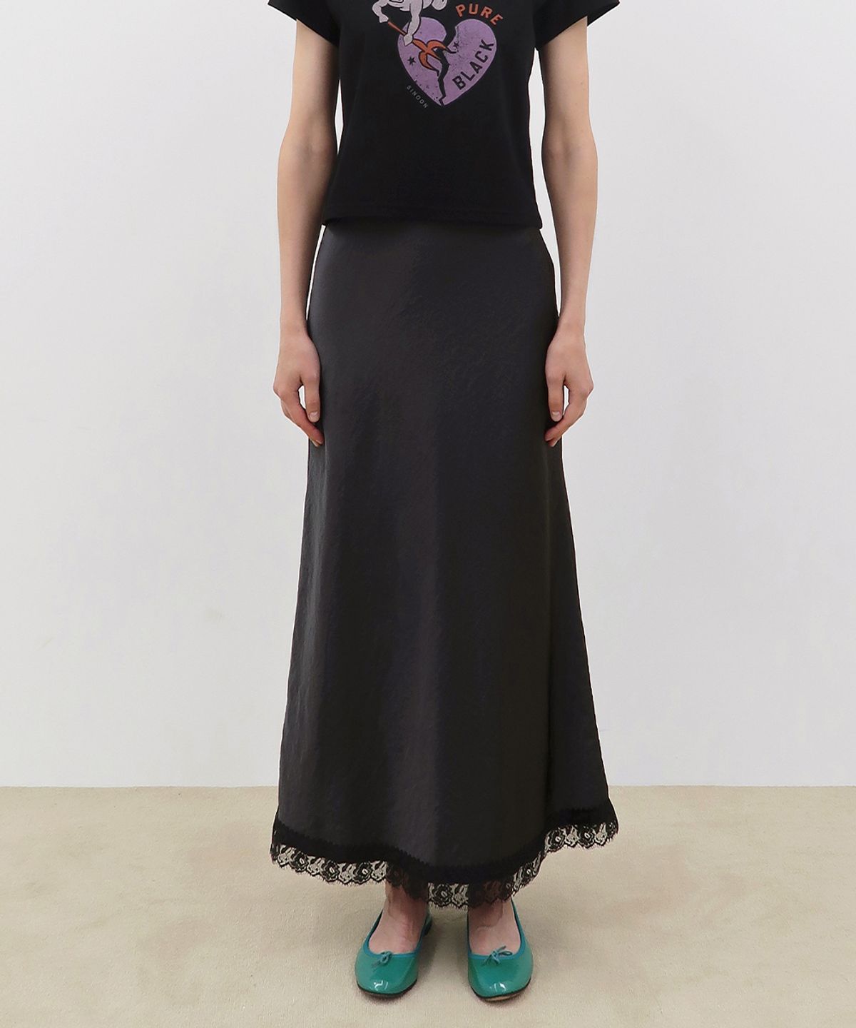 시눈(SINOON) Satin Lace Long Skirt (Charcoal)