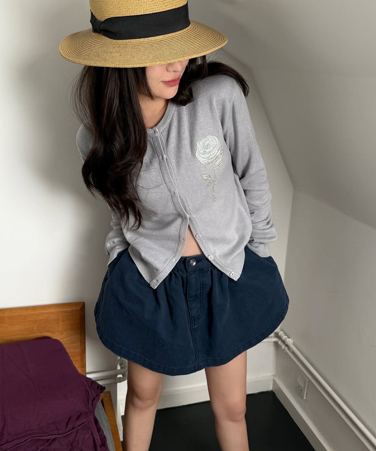 시눈(SINOON) Embroidered Rose Cardigan (Greyish Blue)