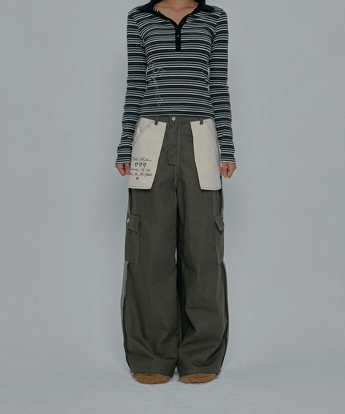 길라아카이브(GILAARCHIVE) REVERSE STITCHED CARGO PANTS_KHAKI