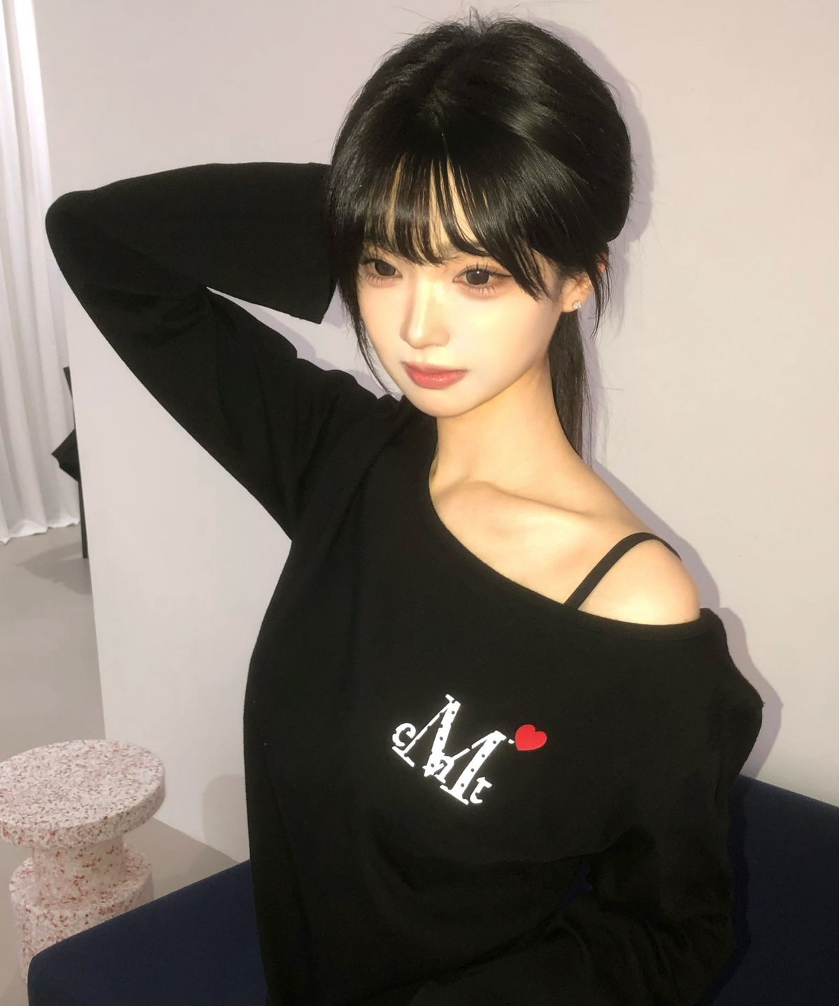무센트(MUCENT) 러브릿츠 미니 하트 로고 원 숄더 긴팔 티 (2컬러)