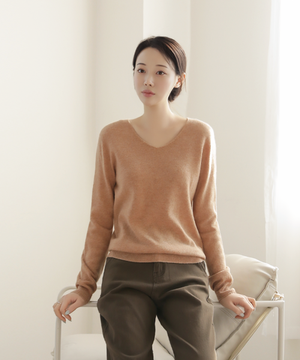 울 100% 브이넥 니트 스웨터_골드베이지