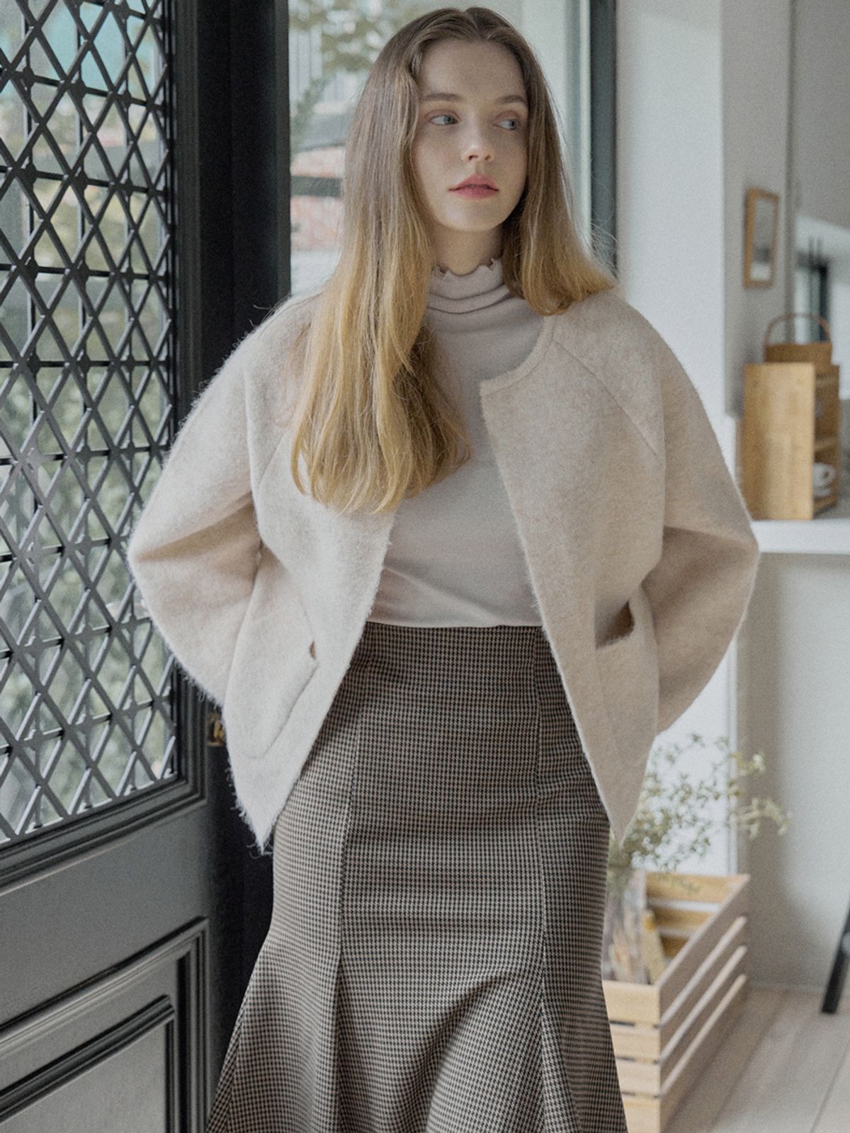 아방(AVANT-G) Round Neck Knit Cardigan - OATMEAL