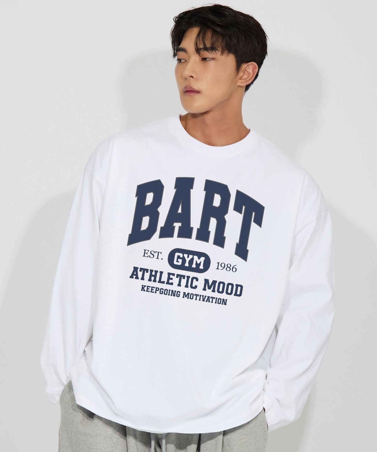 베트랙트(BATTRACT) BART 아치 그래픽 롱 슬리브 화이트