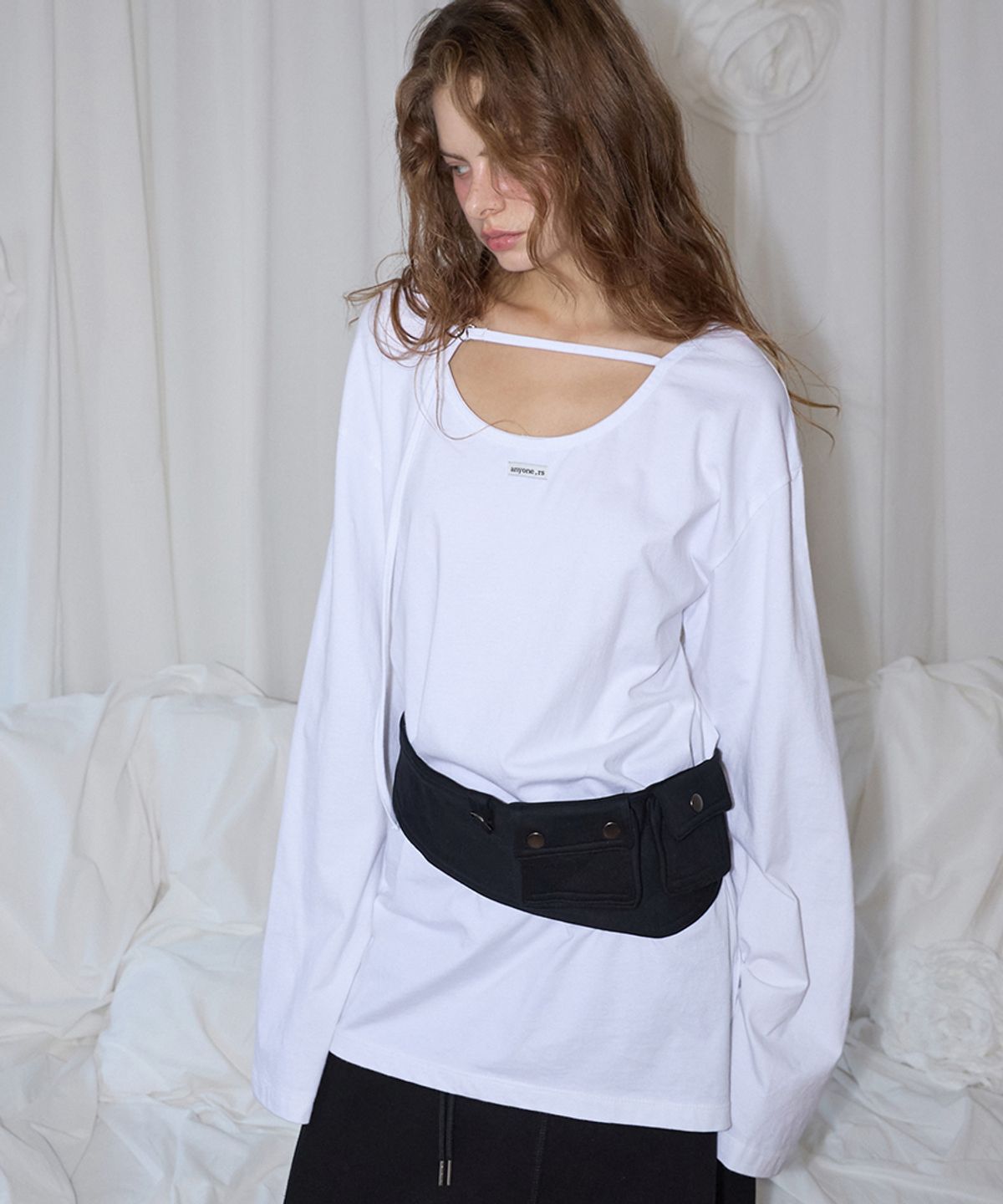 렌세(RENSE) Oversized Back Point Long Sleeve Tee White