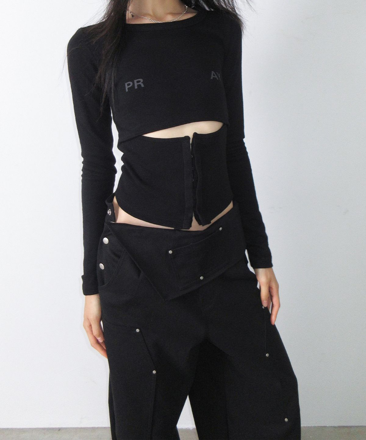 사일프레이(41PRAY) Hooked Cutout Top / Black