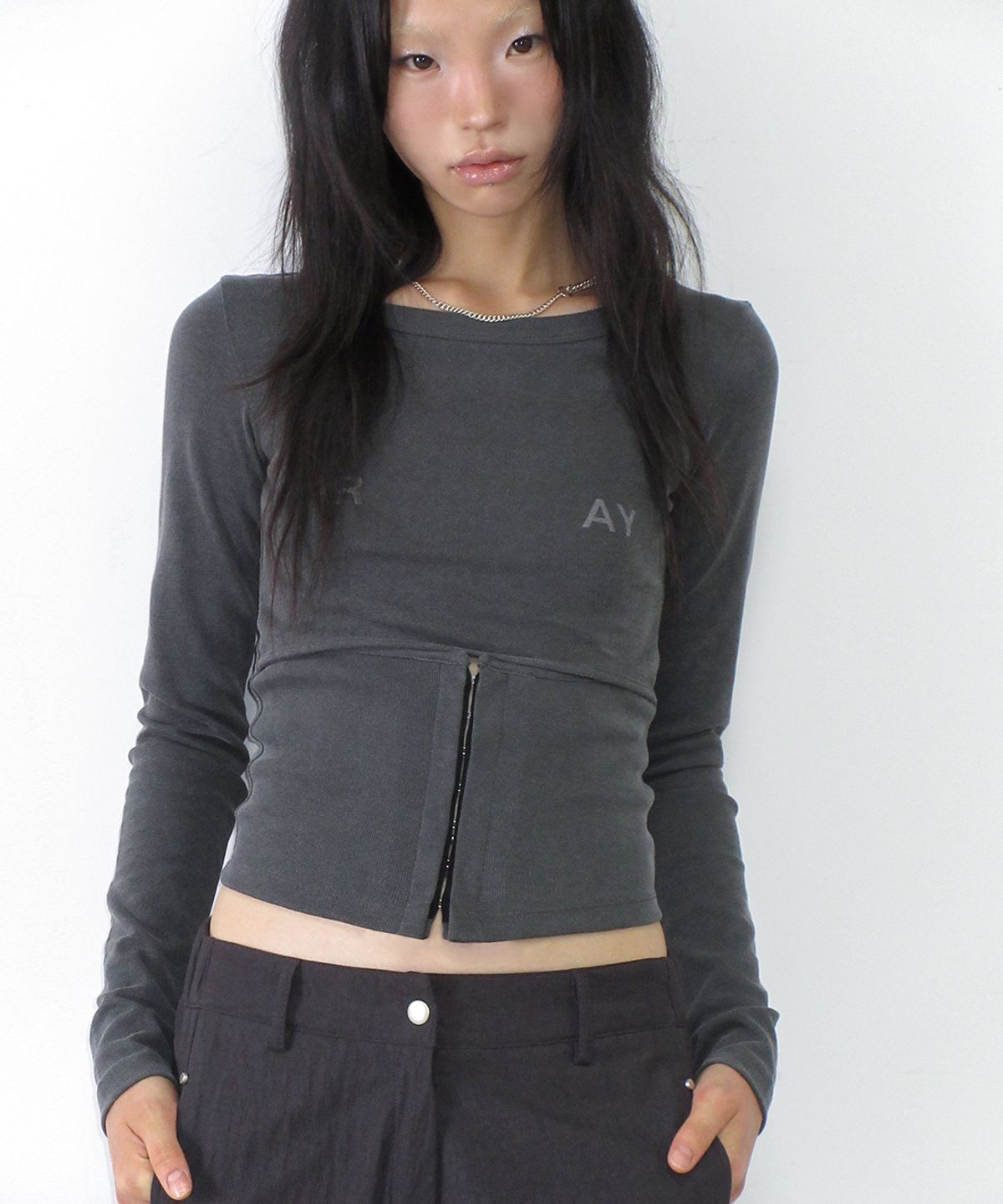 사일프레이(41PRAY) Hooked Cutout Top / Charcoal