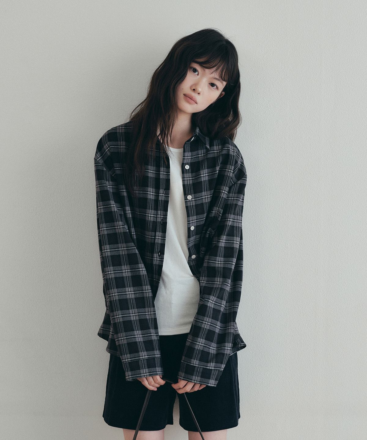 로에일(LOEIL) 루즈핏 타탄 체크 셔츠 - 네이비