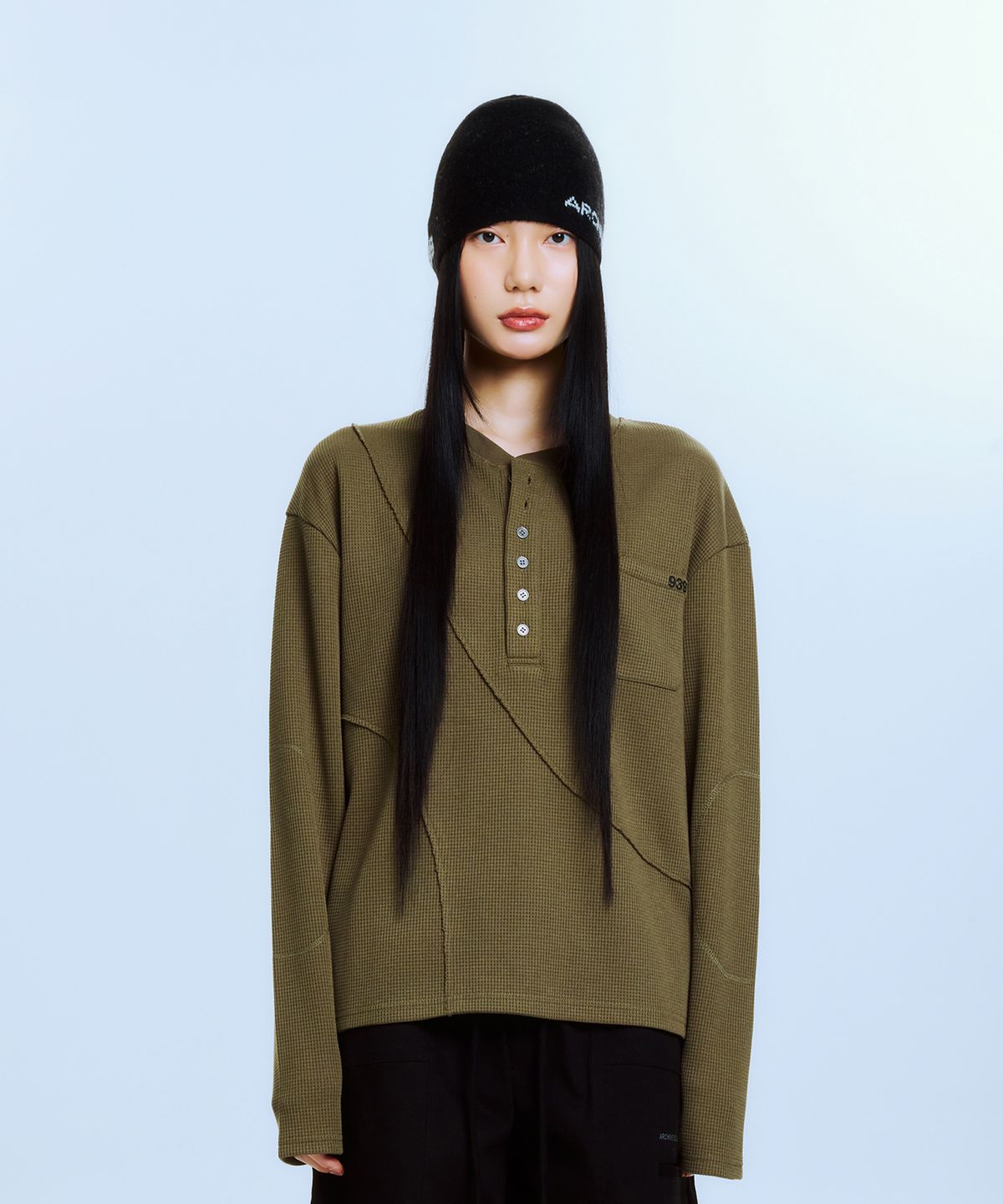 아카이브 볼드(ARCHIVE BOLD) CUTOUT PANEL HENLEY T-SHIRTS (KHAKI)
