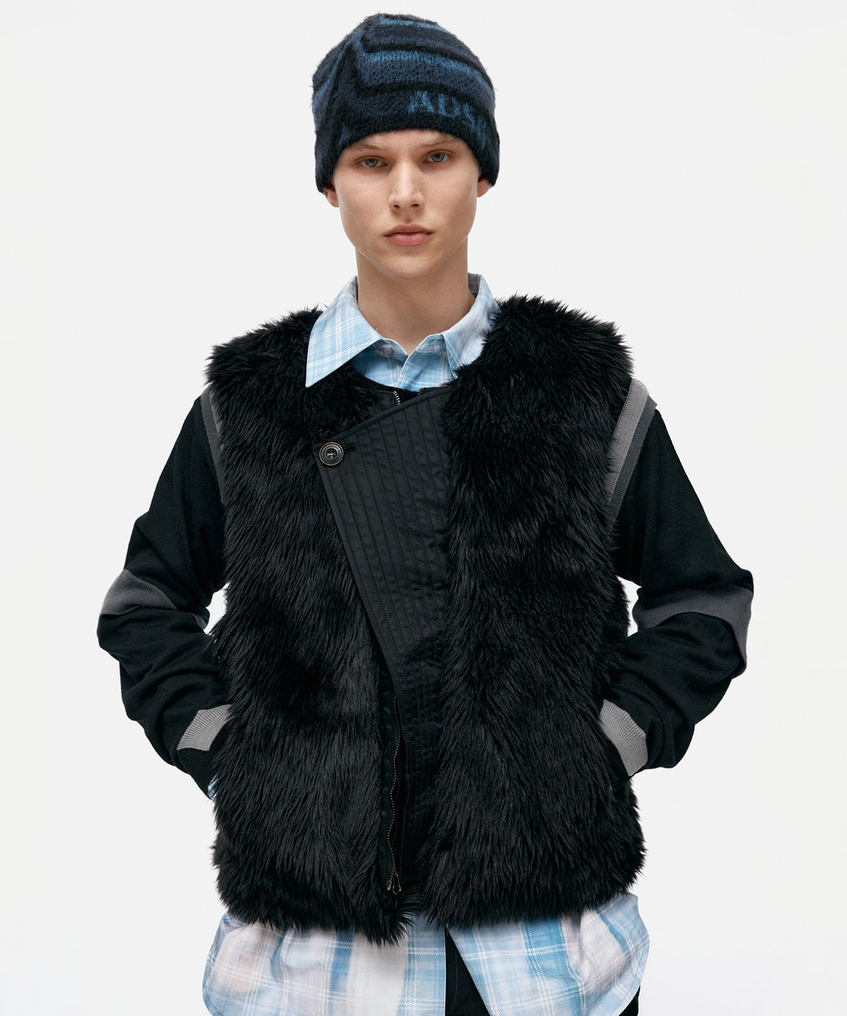 앤더슨벨(ADSB ANDERSSON BELL) UNISEX CURVED PLACKET REVERSIBLE FAUX-FUR VEST awa723u(BLACK)