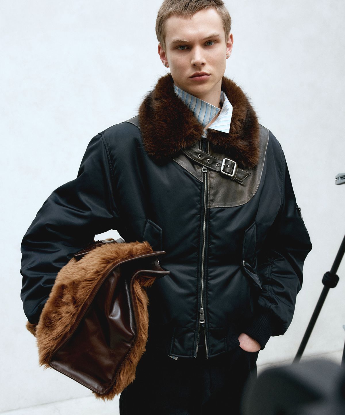 앤더슨벨(ADSB ANDERSSON BELL) FUR COLLAR LEATHER PATCH MA-1 BOMBER awa736u(BLACK)