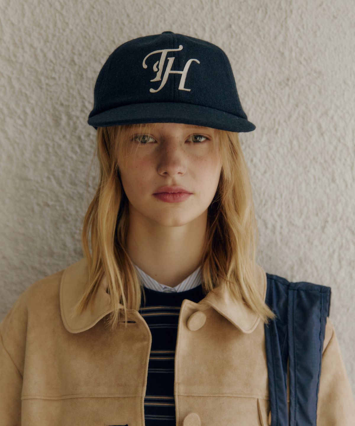 트래픽하모니(TRAFFIC HARMONY) WOOL BLEND TH APPLIQUE LOGO  DEEP-FIT 6-PANEL CAP_NAVY