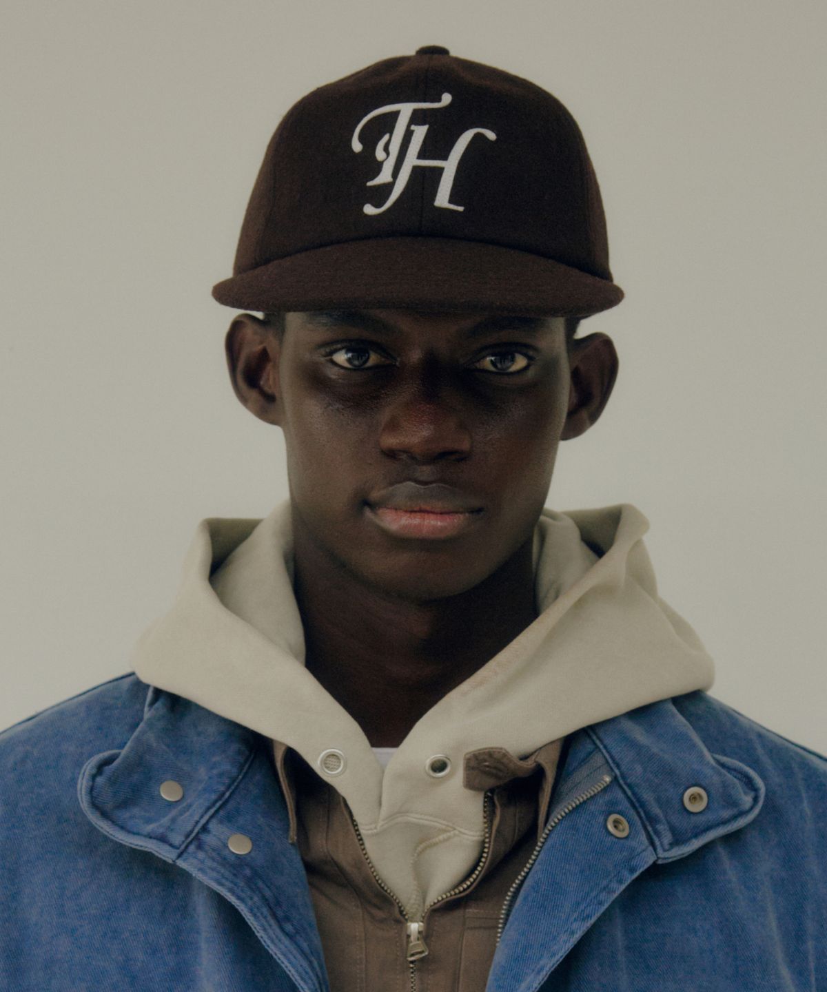 트래픽하모니(TRAFFIC HARMONY) WOOL BLEND TH APPLIQUE LOGO  DEEP-FIT 6-PANEL CAP_BROWN