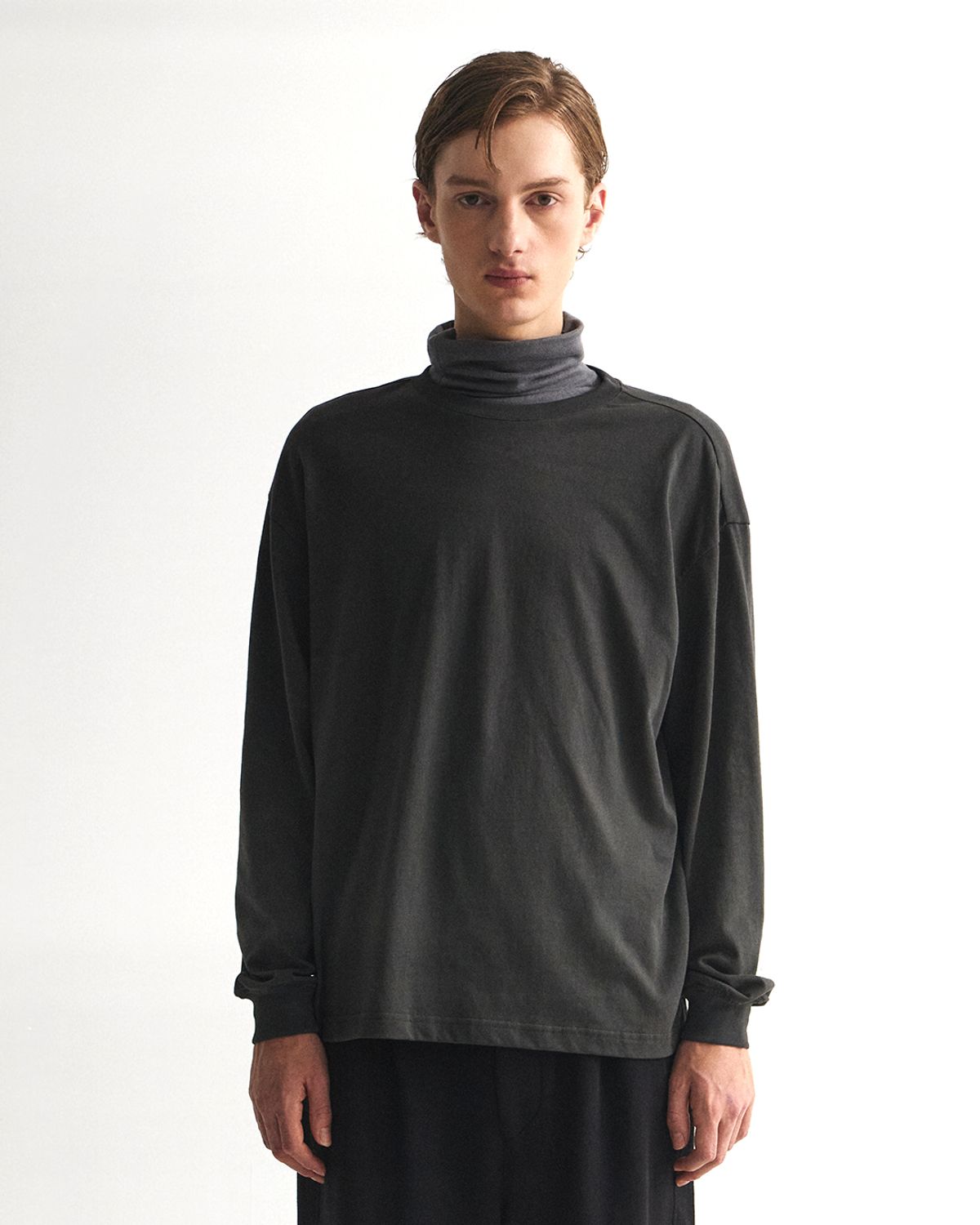 언어펙티드 에센셜(UNAFFECTED ESSENTIAL) EASY COMFORT LONG SLEEVES / CHARCOAL