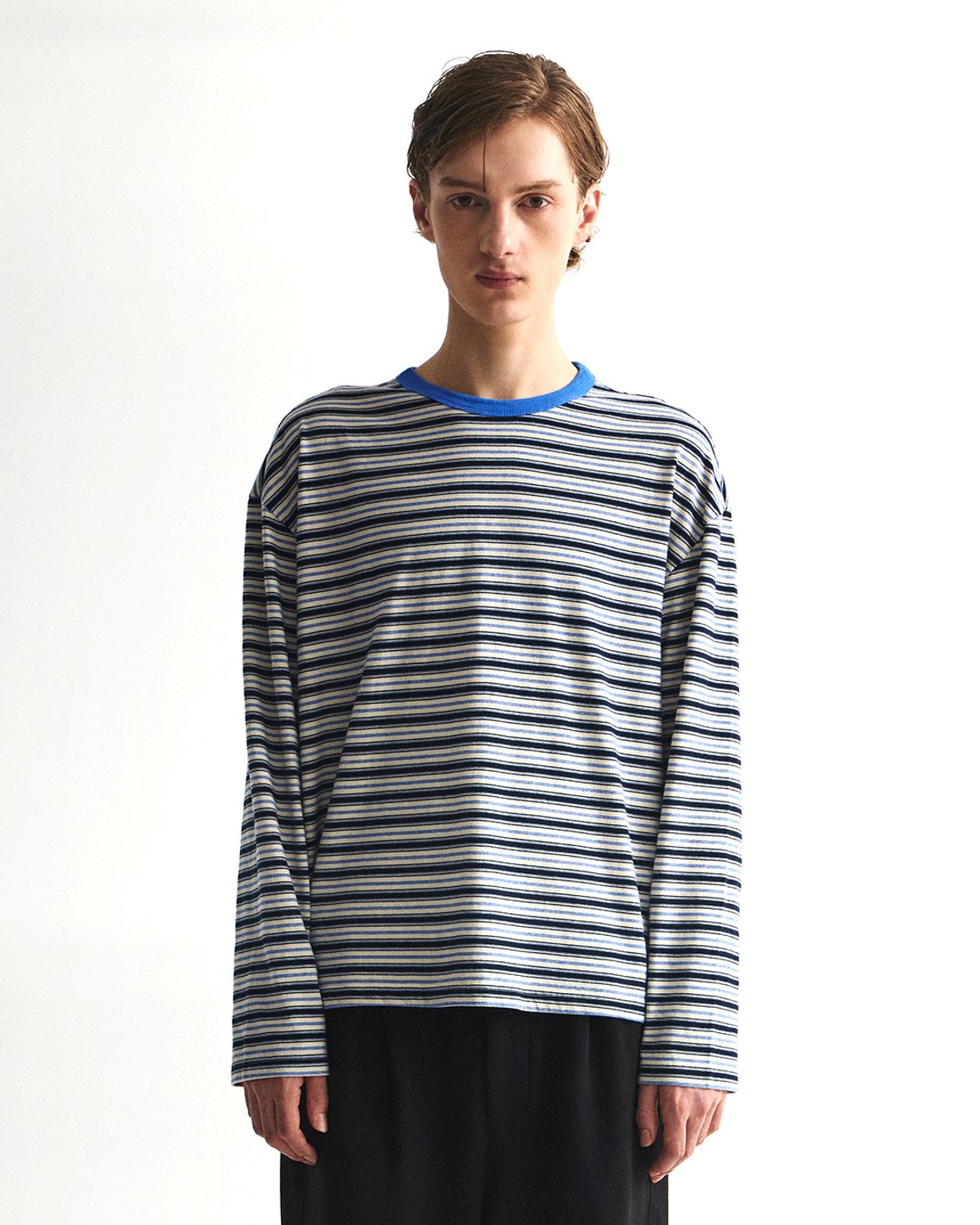 언어펙티드 에센셜(UNAFFECTED ESSENTIAL) CROPPED BORDER LONG SLEEVES / BLUE&BLACK