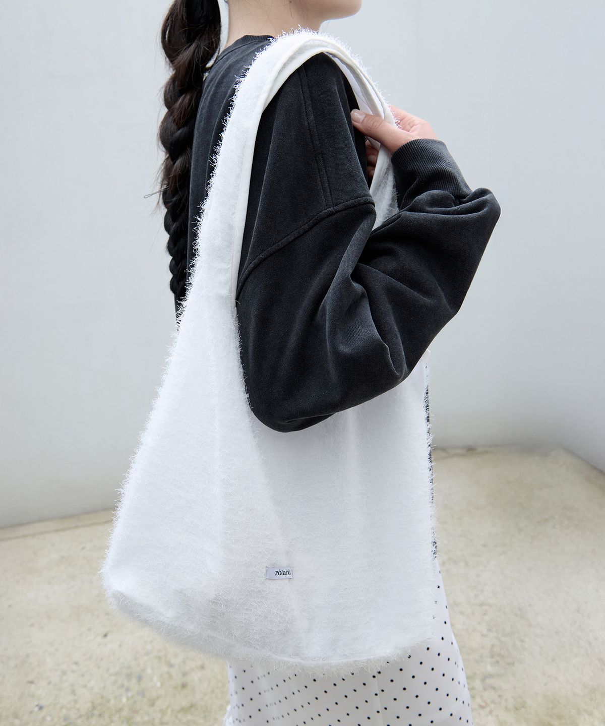 로라로라(ROLAROLA) HAIRY BAG WHITE