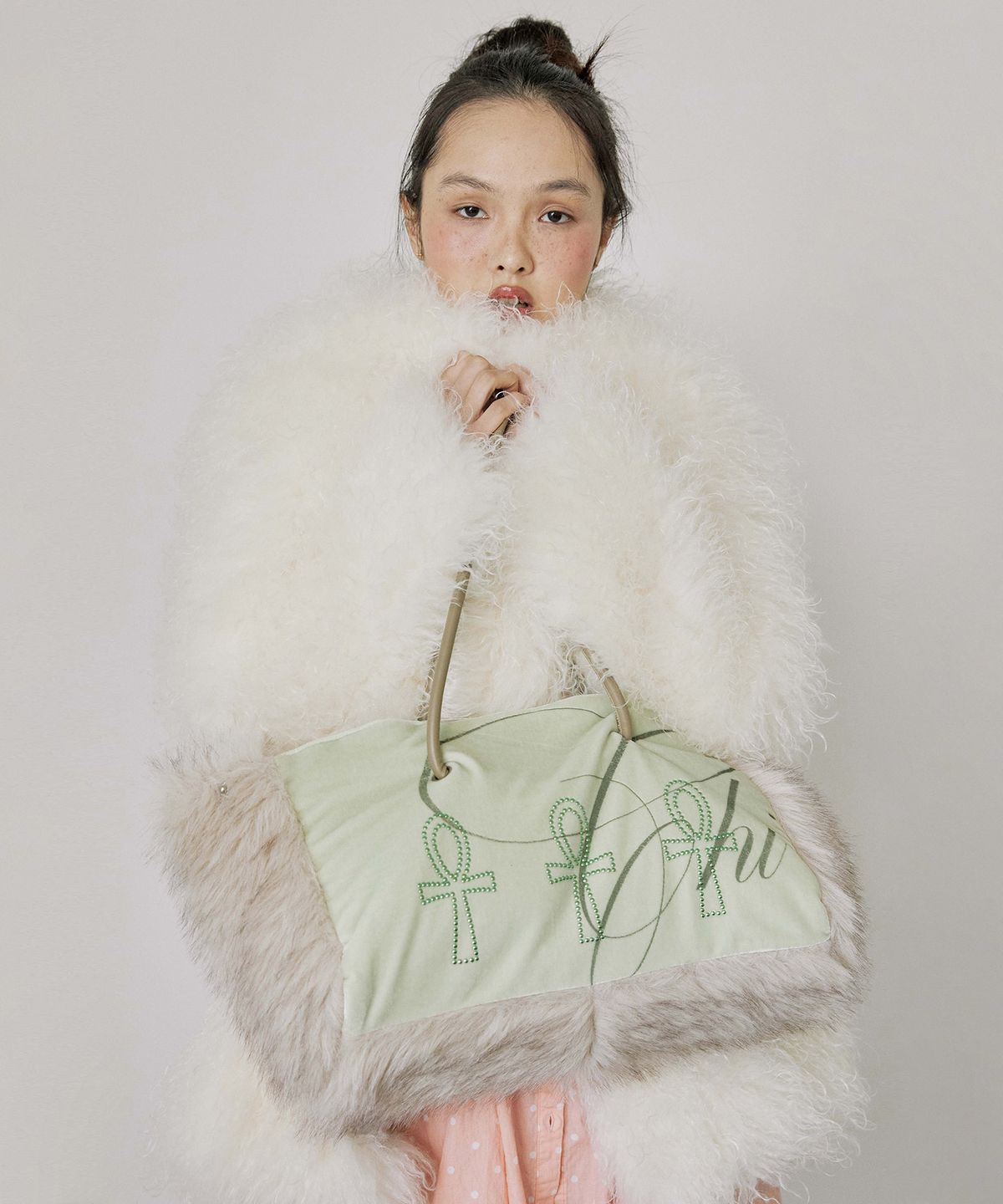 스컬프터(SCULPTOR) Fluffy Slouch Velvet Bag Mint