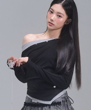 페이 스트라이프 오프숄더 탑 [BLACK]