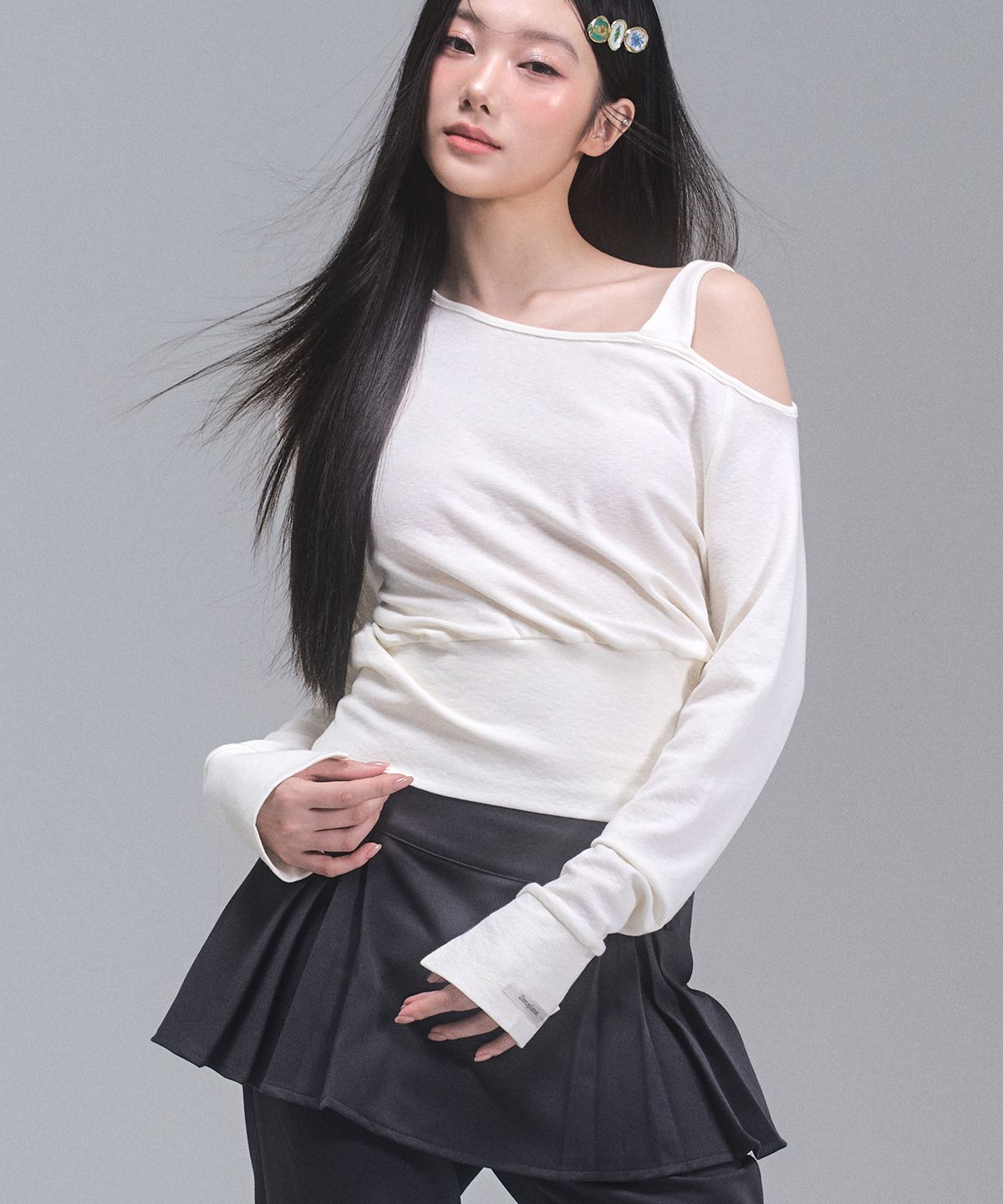 제로플래닛(ZEROPLANET) 하퍼 언밸런스 오프숄더 탑 [IVORY]
