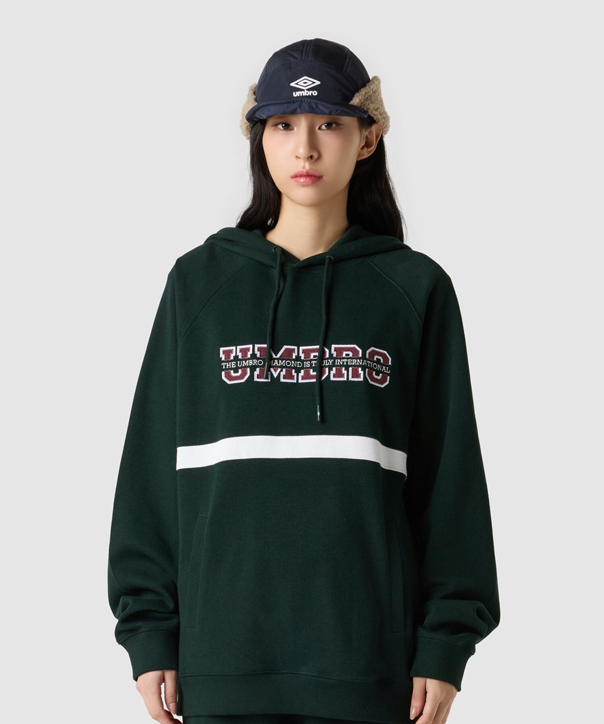 엄브로(UMBRO) 유니온 트랙 스탠넥 후드 티셔츠 다크 그린(UQ321CHD93)