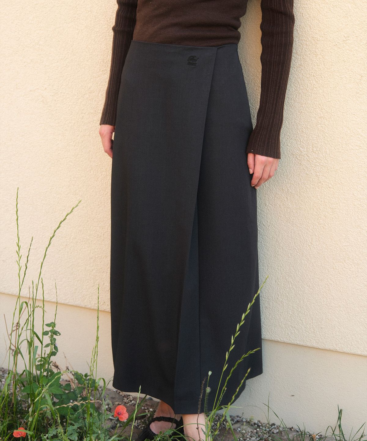 폴뉴아(FOLNUA) MAXI PENCIL SKIRT (CHARCOAL)
