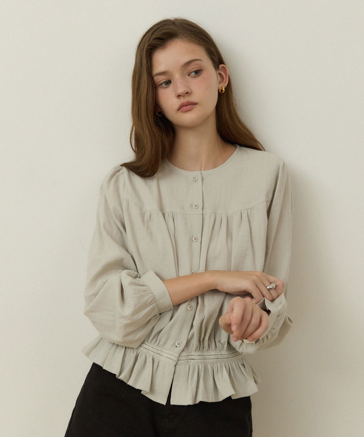 어다울(ADAUL) Jacquard shirring lace stripe blouse - ash khaki
