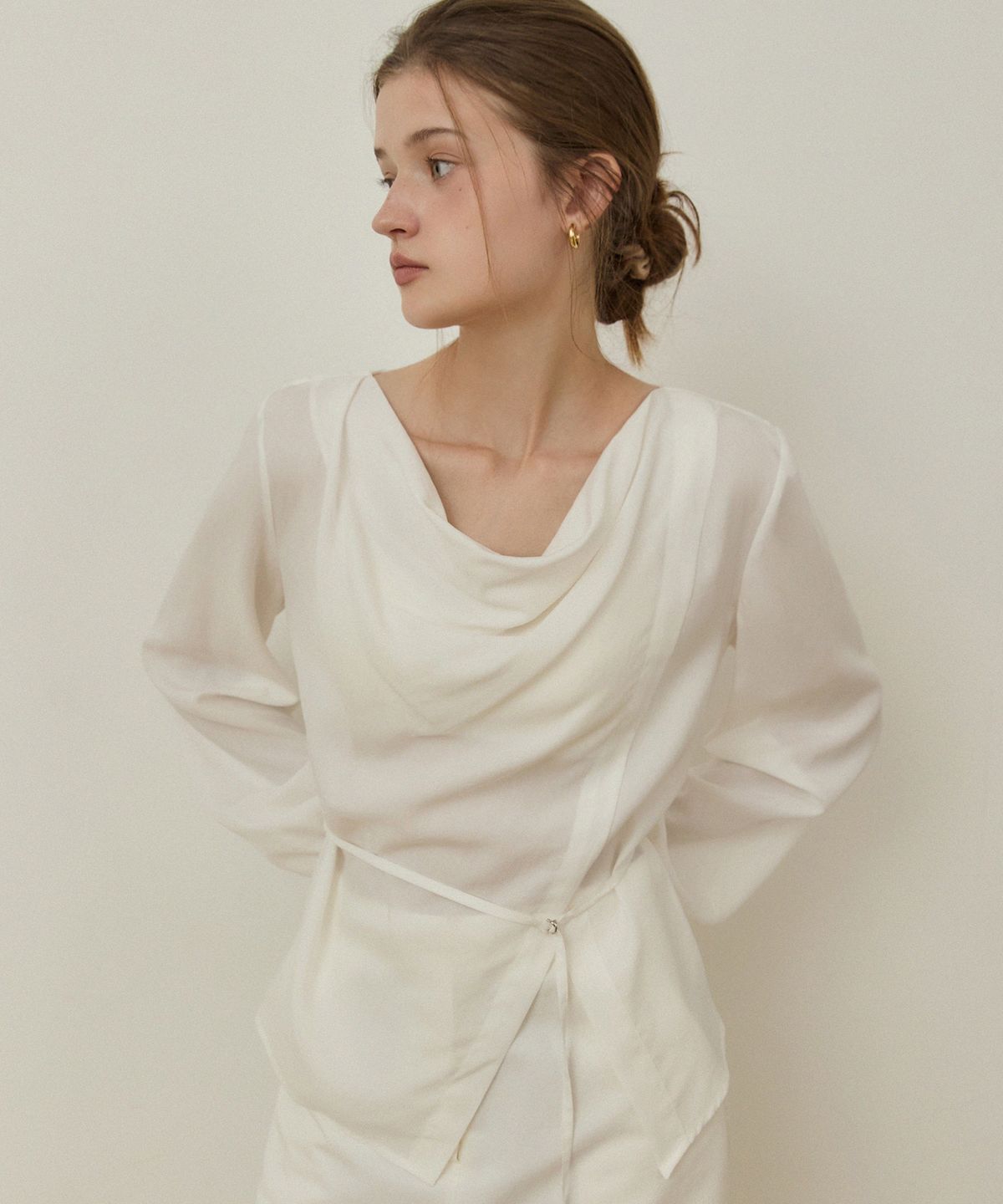어다울(ADAUL) Drape neck belted blouse - white
