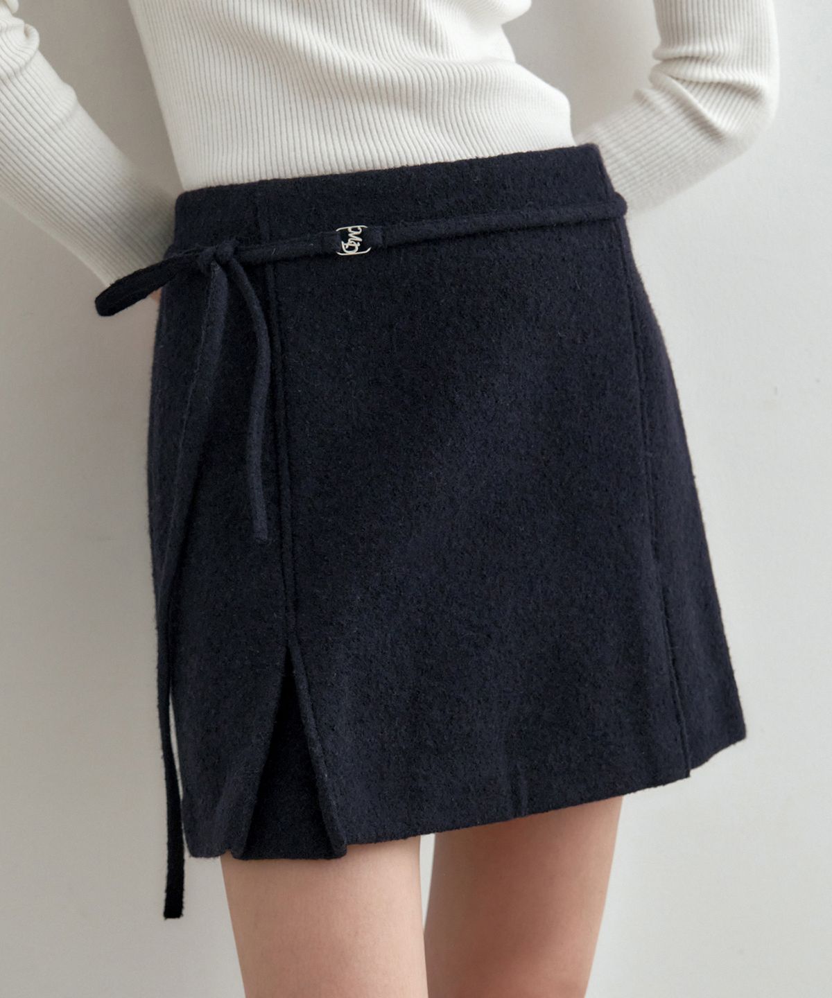 몽돌(MONGDOL) 울 블렌드 트위드 미니 스커트 네이비 MDSK029NAVY